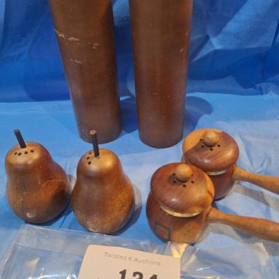 Sale Photo Thumbnail #541: Salt and pepper shaker bundle