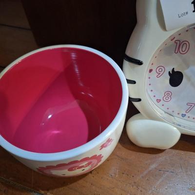 Sale Photo Thumbnail #601: Hello Kitty cup and clock