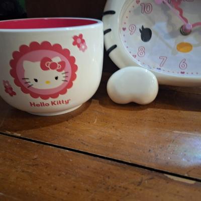 Sale Photo Thumbnail #600: Hello Kitty cup and clock