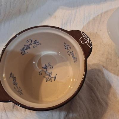 Sale Photo Thumbnail #606: glass bake and other small ceramic dish with lid