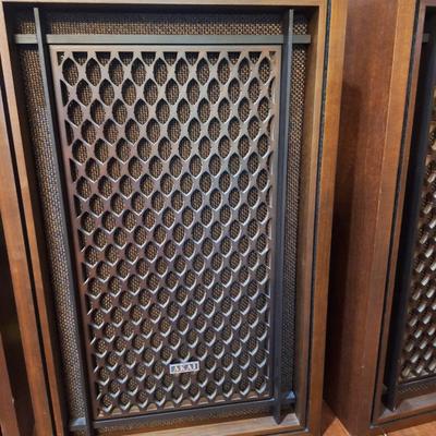 Sale Photo Thumbnail #621: tested and sound great.  Front honeycomb like thing is in great shape.  There are light scratches on some of the exterior but nothing some furniture polish won't fix.