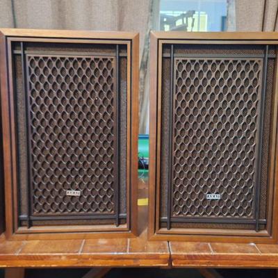 Sale Photo Thumbnail #616: tested and sound great.  Front honeycomb like thing is in great shape.  There are light scratches on some of the exterior but nothing some furniture polish won't fix.