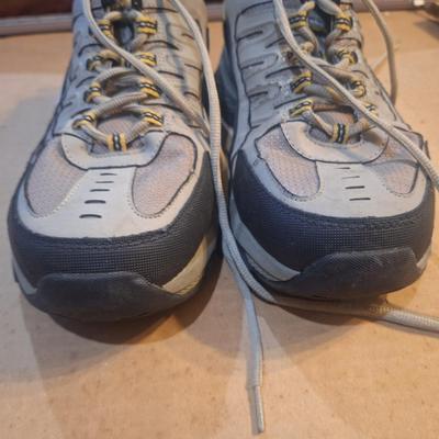 Sale Photo Thumbnail #650: Men's Skechers sz 10