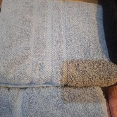 Sale Photo Thumbnail #701: the one green towel is bigger than the hand towels and smaller than the bath towels