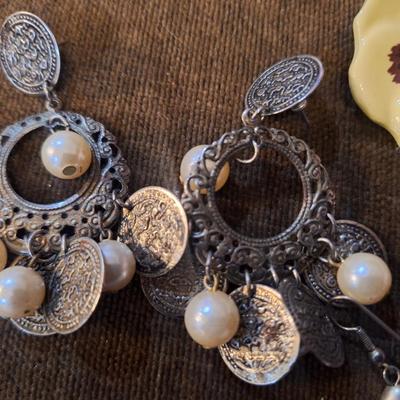 Sale Photo Thumbnail #771: misc jewelry bundle