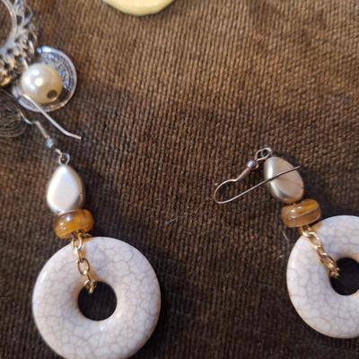 Sale Photo Thumbnail #772: misc jewelry bundle