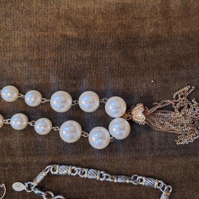 Sale Photo Thumbnail #780: misc jewelry bundle