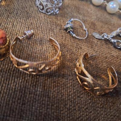 Sale Photo Thumbnail #776: misc jewelry bundle