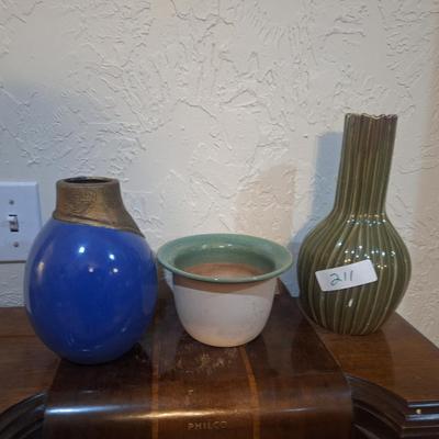 Sale Photo Thumbnail #877: 3 vases- pottery