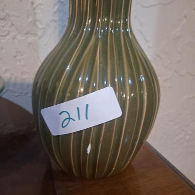 Sale Photo Thumbnail #878: 3 vases- pottery