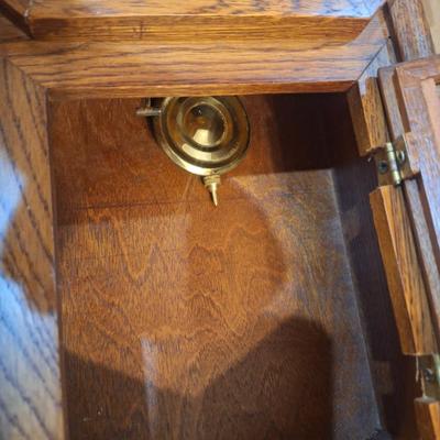 Sale Photo Thumbnail #889: clock- no key, untested