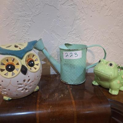 Sale Photo Thumbnail #926: Owl, frog and water pitcher