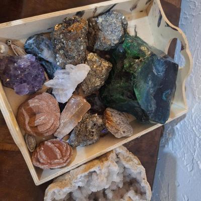 Sale Photo Thumbnail #978: Box of rocks! Pretty stuff.  Box is approx 4 x 6 maybe