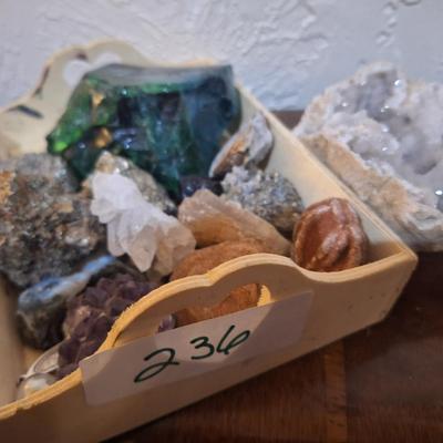 Sale Photo Thumbnail #979: Box of rocks! Pretty stuff.  Box is approx 4 x 6 maybe