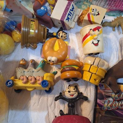 Sale Photo Thumbnail #1015: toys- some are vintage