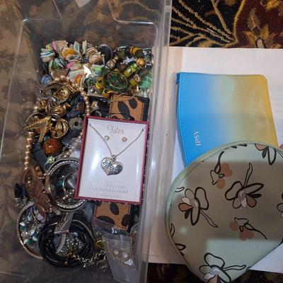 Sale Photo Thumbnail #1180: misc jewelry bundle and makeup bag