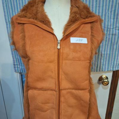 Sale Photo Thumbnail #1204: this looks to be a size medium.  There is no size on it but the mannequin it is on is a size M