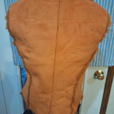 Sale Photo Thumbnail #1208: this looks to be a size medium.  There is no size on it but the mannequin it is on is a size M