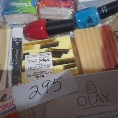 Sale Photo Thumbnail #1236: mixed bundle of things