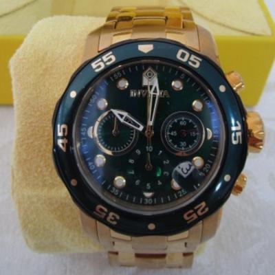 Sale Photo Thumbnail #8: Like new, Model 80072, 200 meter water resistant, face is dark green, needs battery