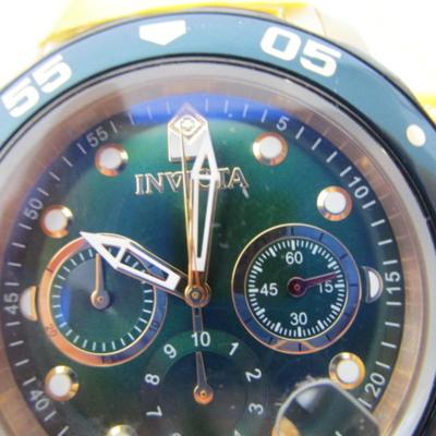 Sale Photo Thumbnail #9: Like new, Model 80072, 200 meter water resistant, face is dark green, needs battery