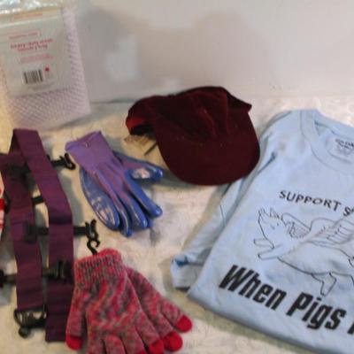 Sale Photo Thumbnail #533: Laundry bag, flip-flop hanger, garden gloves, winter gloves, velveteen ball cap, new men's t-shirt size XL, socks
