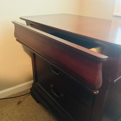 3 DRAWER NIGHT STAND AND BRUSHED NICKEL LAMP