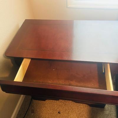 3 DRAWER NIGHT STAND AND BRUSHED NICKEL LAMP