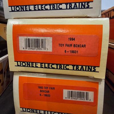 Artrain & Toy Fair Cars + Boxes (T2-JS)