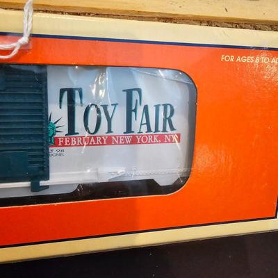 Artrain & Toy Fair Cars + Boxes (T2-JS)