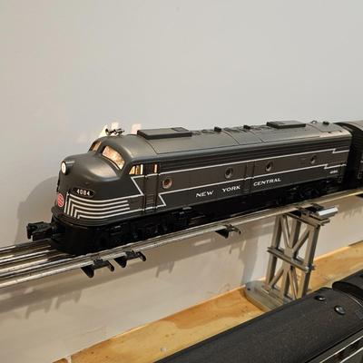 NYC E8 A-B-A Passenger Set w/Eight Cars (T1-JS)