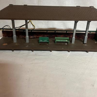O Gauge Model Train Lighted Stations & More (W-MG)