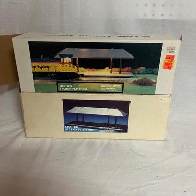 O Gauge Model Train Lighted Stations & More (W-MG)