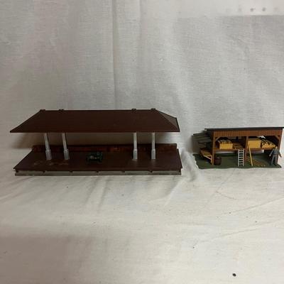 O Gauge Model Train Lighted Stations & More (W-MG)
