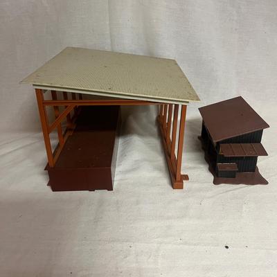 O Gauge Model Train Lighted Stations & More (W-MG)