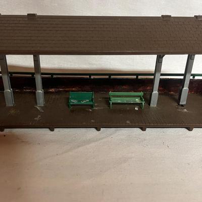 O Gauge Model Train Lighted Stations & More (W-MG)
