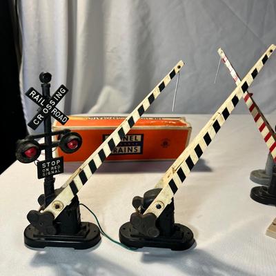 Vintage Lionel Crossing Gates & More O Scale (LR-RG)