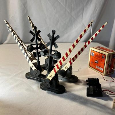 Vintage Lionel Crossing Gates & More O Scale (LR-RG)