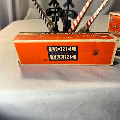 Vintage Lionel Crossing Gates & More O Scale (LR-RG)
