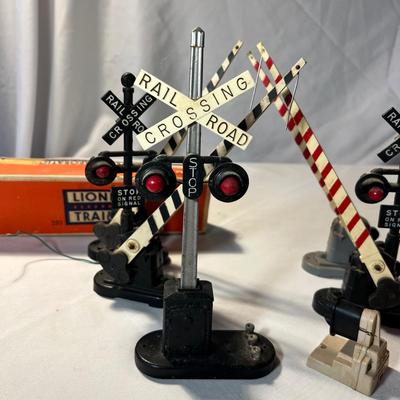 Vintage Lionel Crossing Gates & More O Scale (LR-RG)