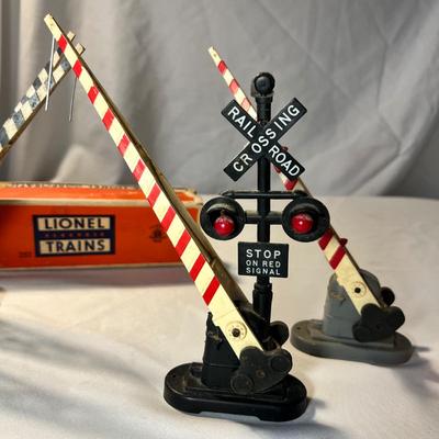Vintage Lionel Crossing Gates & More O Scale (LR-RG)