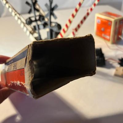 Vintage Lionel Crossing Gates & More O Scale (LR-RG)