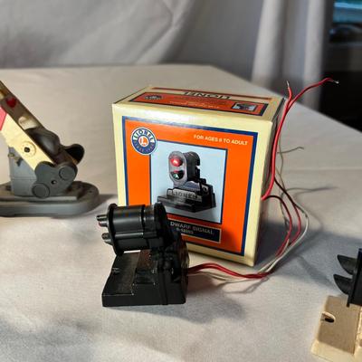 Vintage Lionel Crossing Gates & More O Scale (LR-RG)
