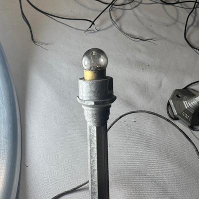 Vintage Lionel Lamp Posts & No. 022 Controller O Scale (LR-RG)