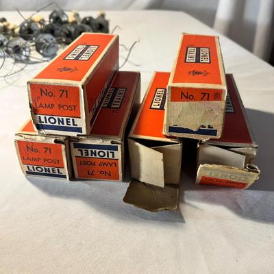 Vintage Lionel Lamp Posts & No. 022 Controller O Scale (LR-RG)