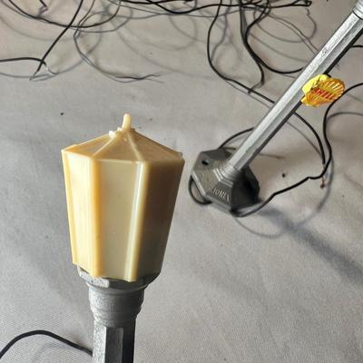 Vintage Lionel Lamp Posts & No. 022 Controller O Scale (LR-RG)
