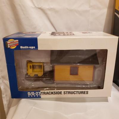 NIB Train Buildings and More! (T2-KD)