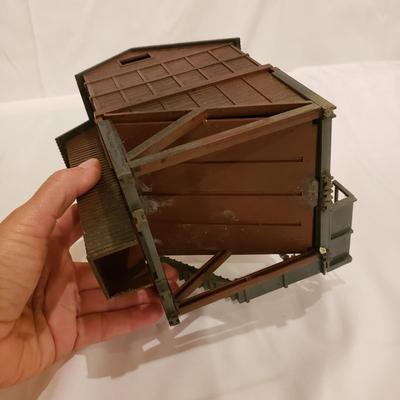 NIB Train Buildings and More! (T2-KD)