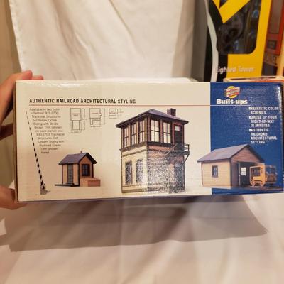 NIB Train Buildings and More! (T2-KD)
