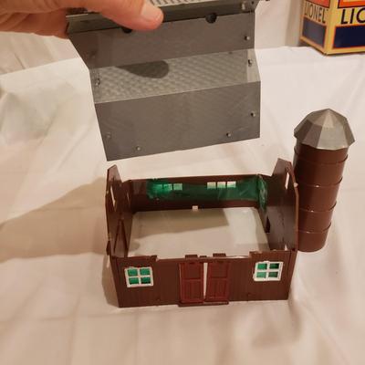 NIB Train Buildings and More! (T2-KD)